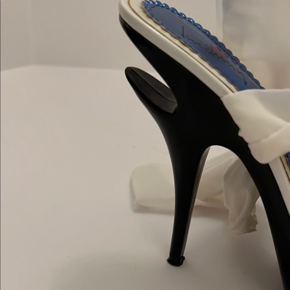 Chic Vintage White & Black Women's Stilello Heels with Lace Up Detail Size 8 - Picture 3 of 11